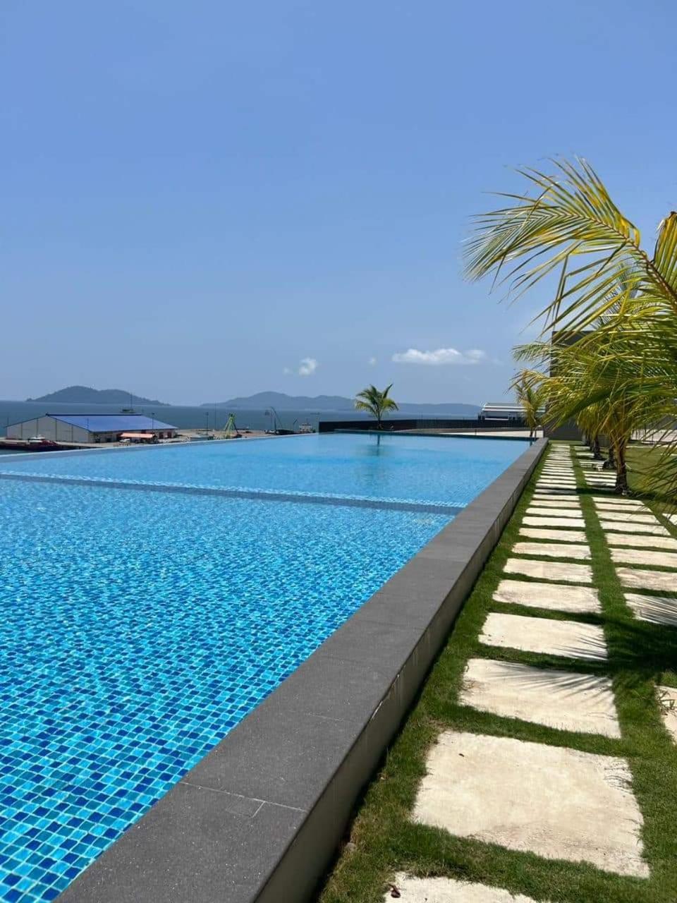 Hotel Jesselton Quay Sea View Kota Kinabalu Esterno foto