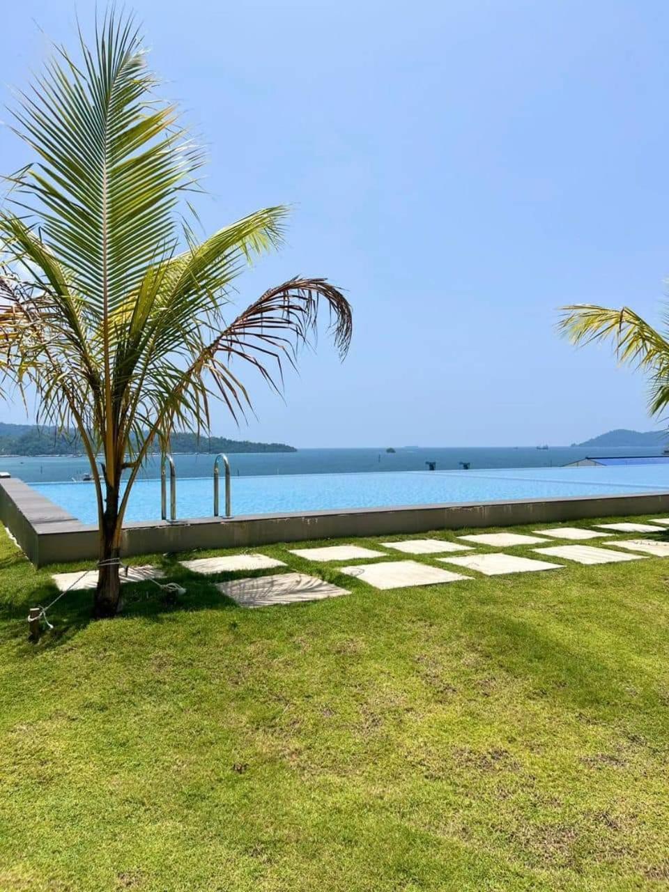 Hotel Jesselton Quay Sea View Kota Kinabalu Esterno foto